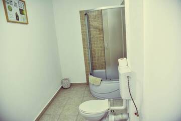 Фото номера Стандартный двухместный номер с 1 кроватью Гостевой дом Innes Apartments г. Бран 7