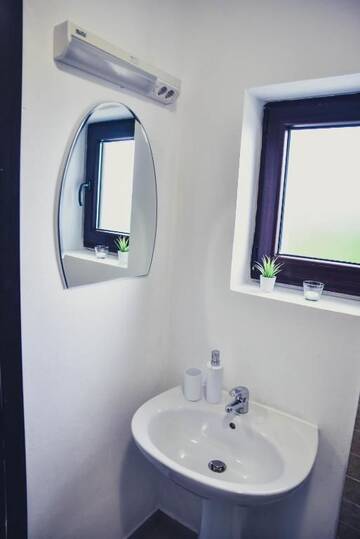 Фото номера Двухместный номер с 1 кроватью и видом на горы Гостевой дом Innes Apartments г. Бран 23