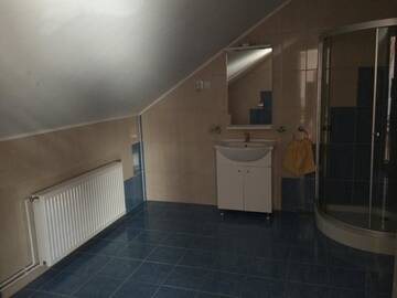 Фото номера Attic Triple Room with Private Bathroom - No Balcony Гостевой дом Pensiunea Ego Residence г. Бран 4
