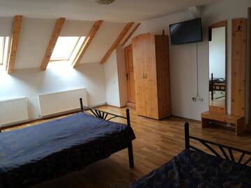Фото номера Attic Triple Room with Private Bathroom - No Balcony Гостевой дом Pensiunea Ego Residence г. Бран 2
