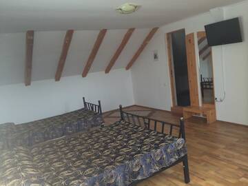 Фото номера Attic Triple Room with Private Bathroom - No Balcony Гостевой дом Pensiunea Ego Residence г. Бран 5