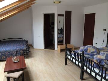 Фото номера Attic Superior Triple Room - No Balcony Гостевой дом Pensiunea Ego Residence г. Бран 2