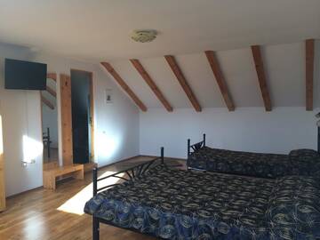 Фото номера Attic Triple Room with Private Bathroom - No Balcony Гостевой дом Pensiunea Ego Residence г. Бран 6