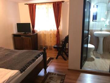 Фото номера Двухместный номер с 1 кроватью Гостевой дом Pensiunea Cerbul Carpatin г. Бран 15