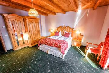 Фото номера Люкс с 1 спальней Гостевой дом Brandeberg Pension &amp; Restaurant г. Бран 2