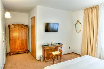 Фото номера Двухместный номер с 1 кроватью Гостевой дом Trattoria Al Gallo г. Бран 55