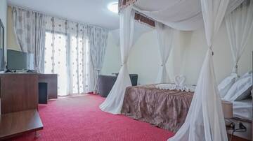 Фото номера Номер Делюкс с кроватью размера «king-size» и балконом Гостевой дом Pensiunea La Busu г. Бран 5