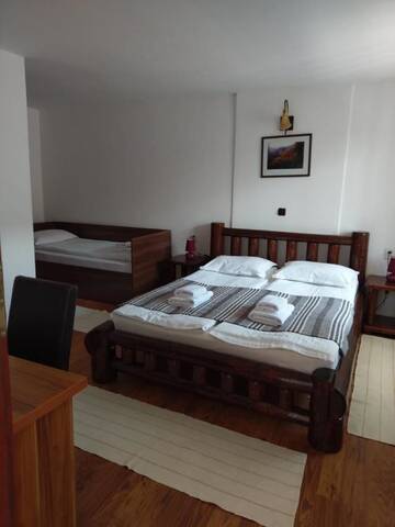 Фото номера Трехместный номер Гостевой дом Guest House Piatra Craiului г. Бран 4