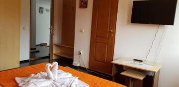 Фото номера Двухместный номер с 1 кроватью и балконом Гостевой дом Pensiunea Casa Beatrice Bran г. Бран 3