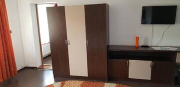 Фото номера Люкс с 2 спальнями Гостевой дом Pensiunea Casa Beatrice Bran г. Бран 12