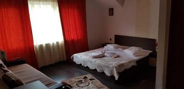 Фото номера Двухместный номер с 1 кроватью и балконом Гостевой дом Pensiunea Casa Beatrice Bran г. Бран 31