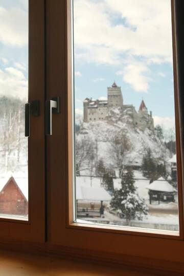 Фото номера Суперлюкс с видом на замок Отель Conacul Törzburg г. Бран 11