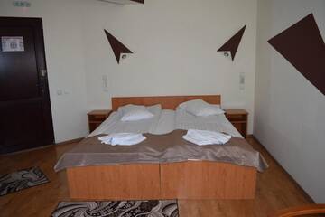 Фото номера Двухместный номер с 2 отдельными кроватями Курортные отели Club Vila Bran г. Бран 10