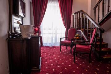 Фото номера Двухуровневый люкс Отель Hotel Emire г. Бран 6