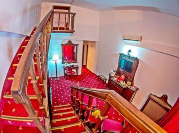 Фото номера Двухуровневый люкс Отель Hotel Emire г. Бран 7